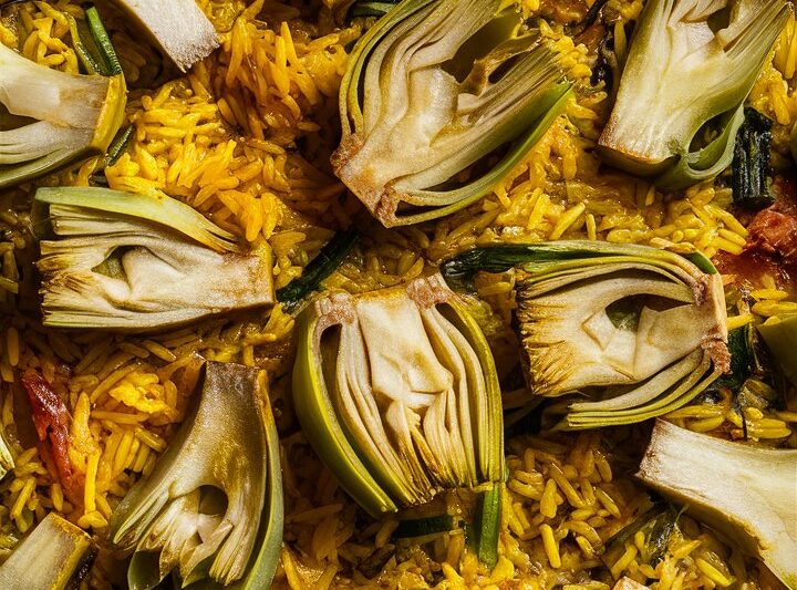 Vegetarian Paella with Artichokes and Saffron Rice: A Flavorful Spanish Masterpiece 2025